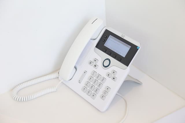 Business Landlines Vs Hybrid Phone Systems: What’s The Difference?